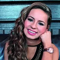 Retrato de Estelle Maskame