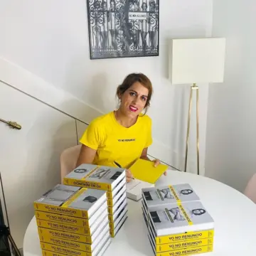 Imagen extra Yo no renuncio 1