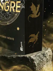 Portada Alas de sangre. Edición especial limitada con cantos decorados 1