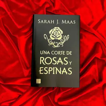 Imagen extra Una corte de rosas y espinas. Edición especial 0