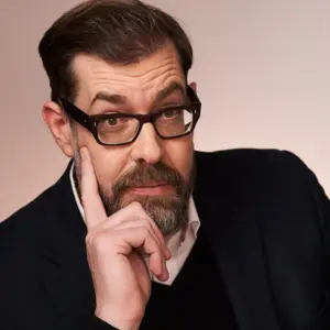 Retrato de Richard Osman
